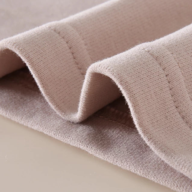 Soft hem of the girls long-sleeve top