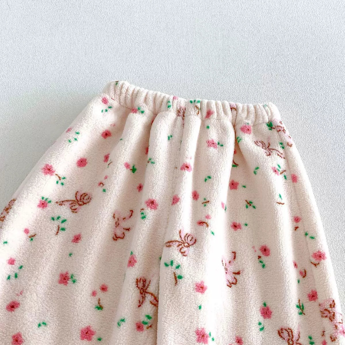 Elastic waist on floral fleece pajama pants