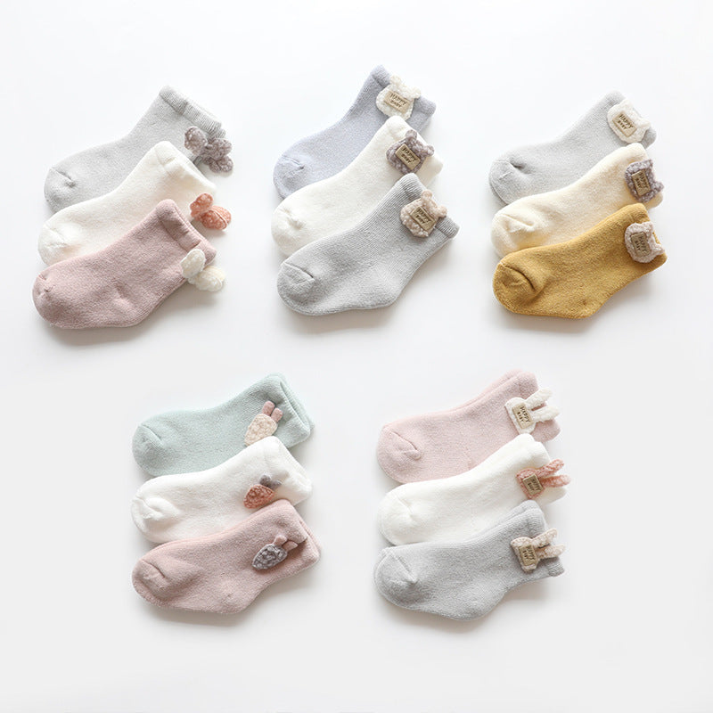 Sets of animal tag baby socks in pastel colours
