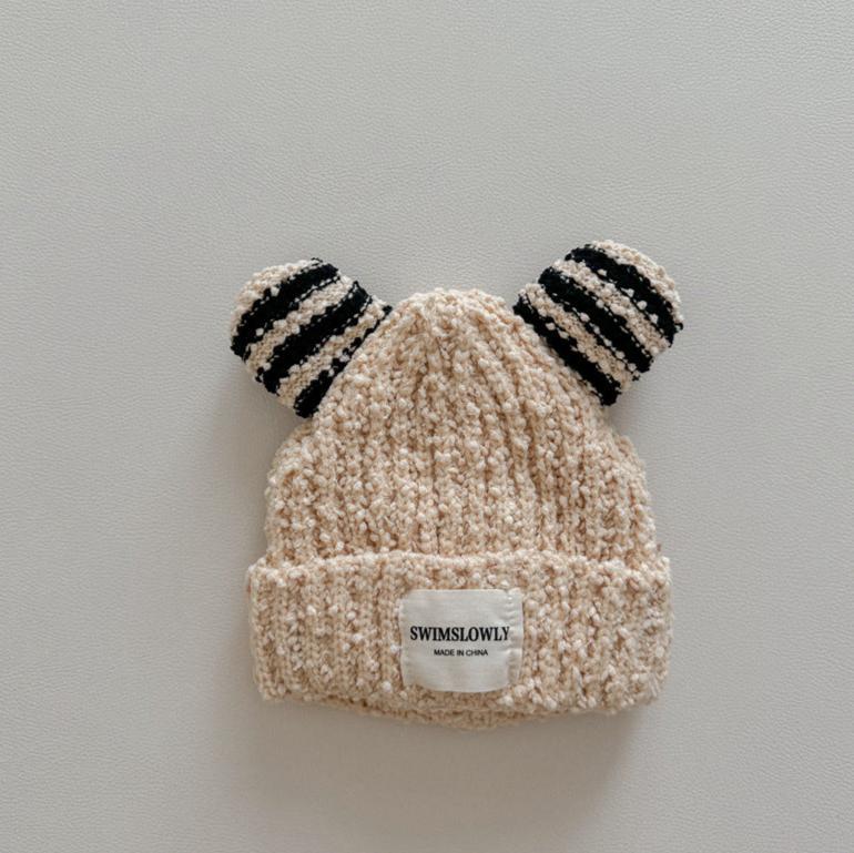 Beige chunky knit beanie with bear ears