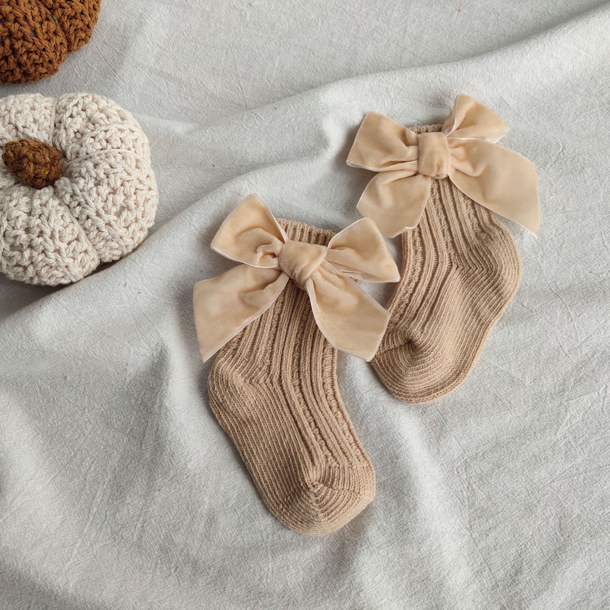 Coffee beige ribbed baby socks with velvet bows