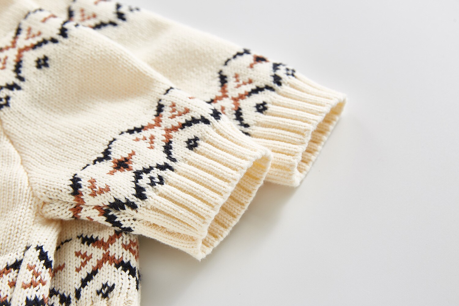 Geo Pattern Raglan Sleeve Sweater With Knit Shorts