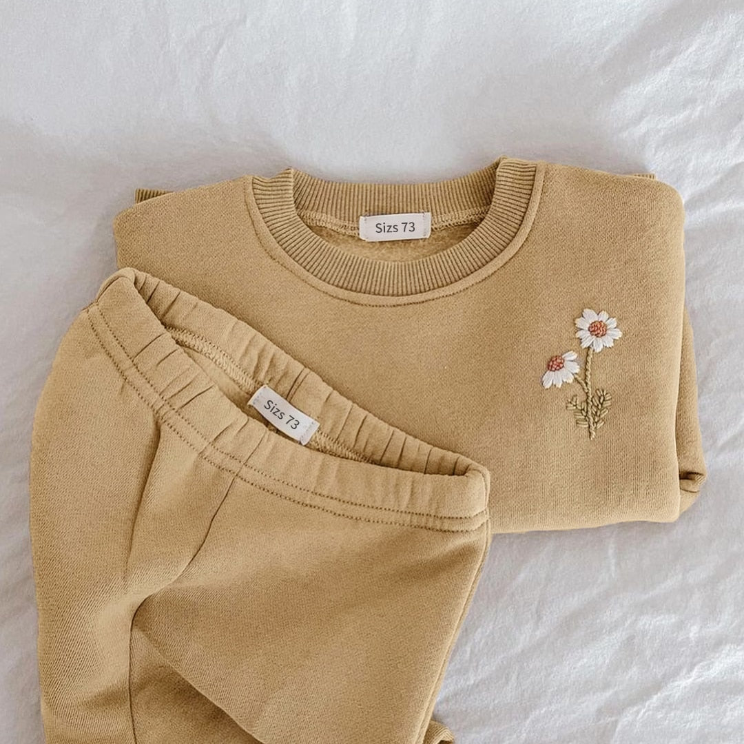 Embroidered Daisy Pullover Sweatshirt & Jogger Pants Set