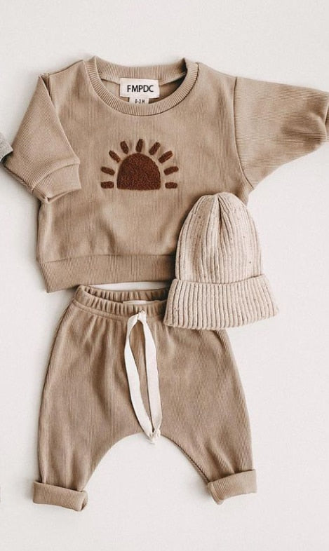 Khaki sun sweatshirt and jogger set for babies