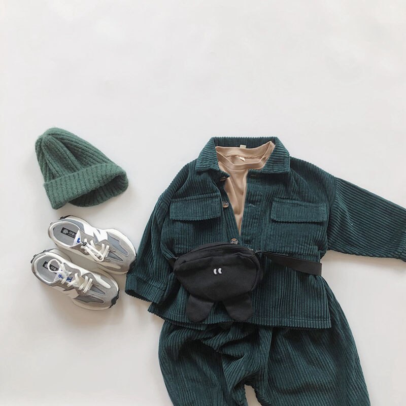 Green corduroy jacket outfit with beanie and sneakers