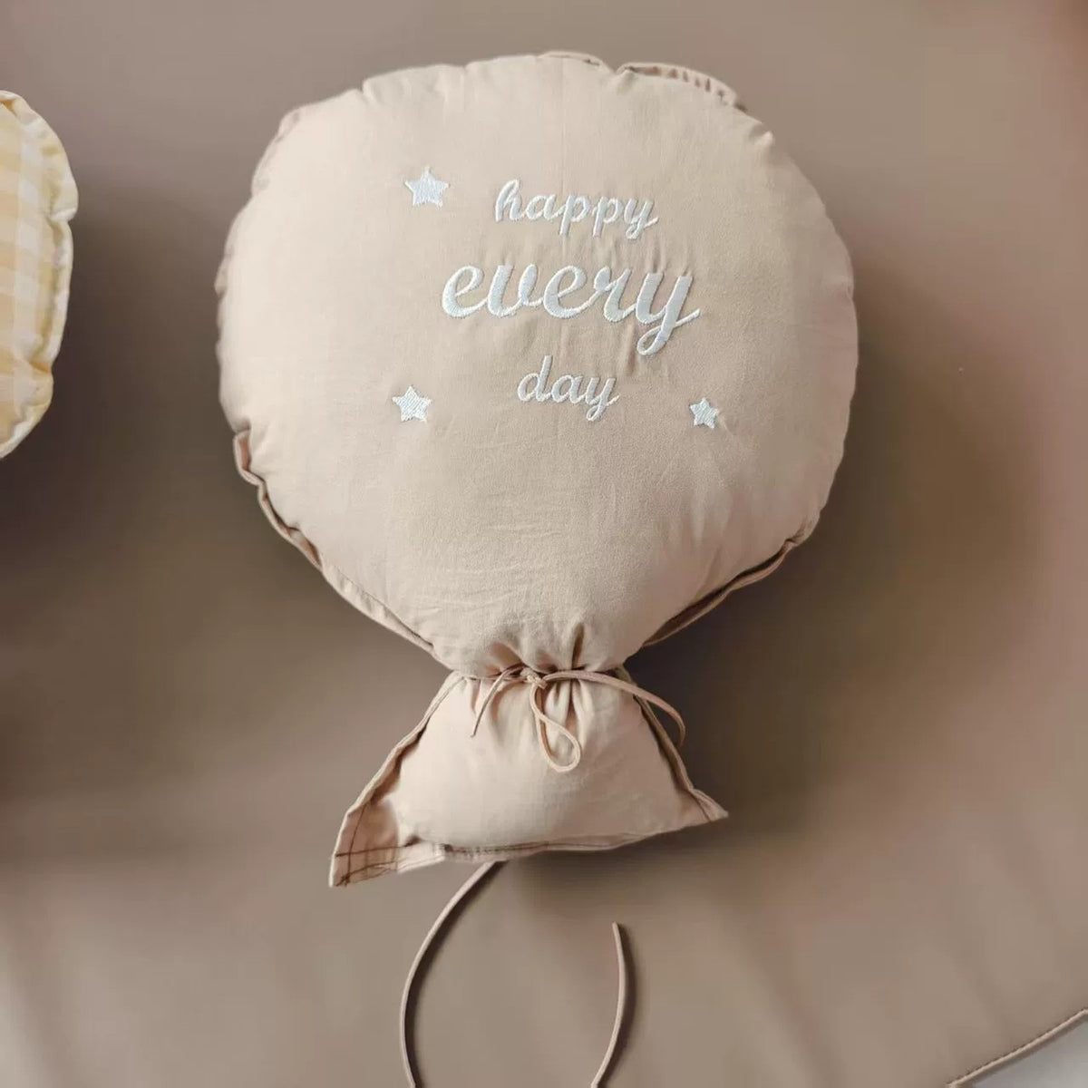 Caramel balloon pillow embroidered "happy every day"