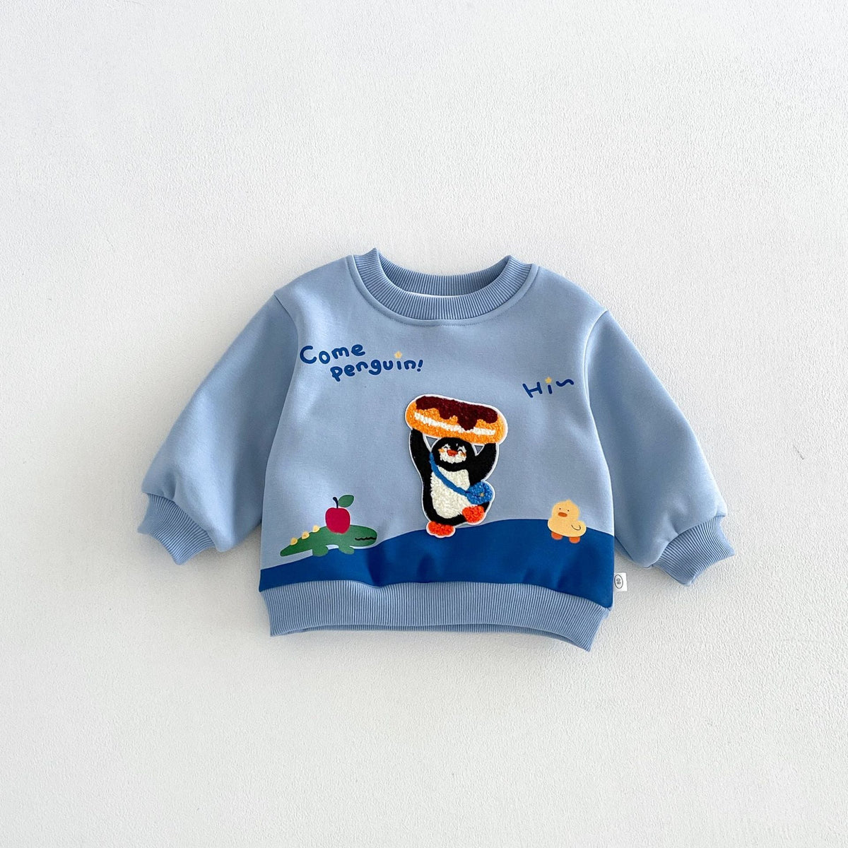 Sky blue sweatshirt with an embroidered penguin patch
