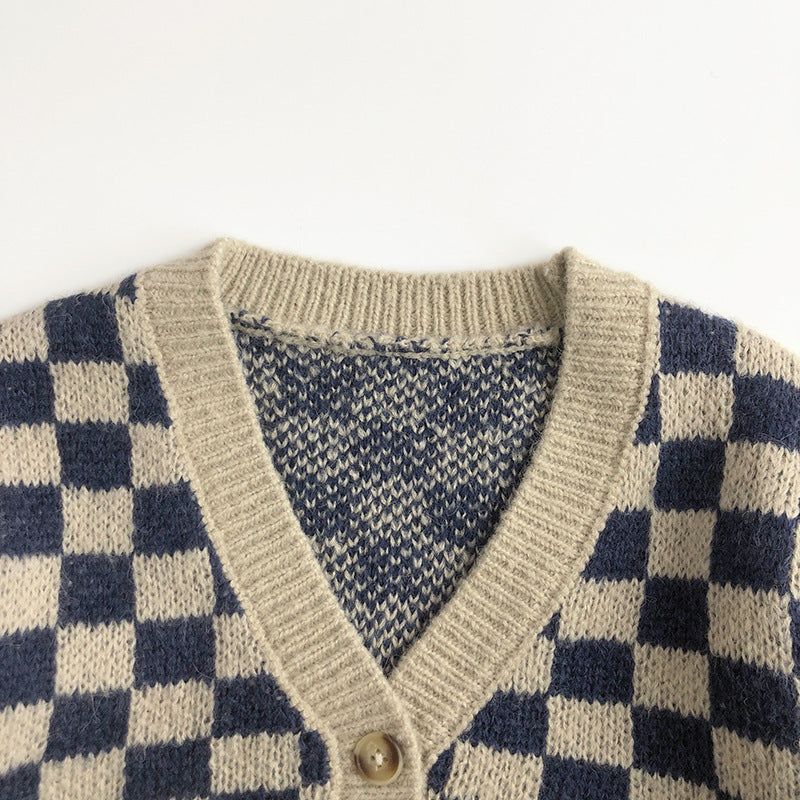 Checkerboard cardigan V-neck collar and button closure detail