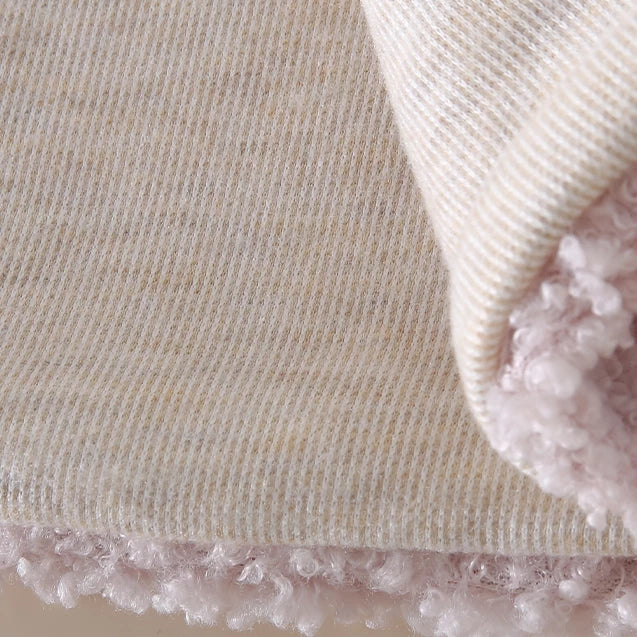Brushed lining of the top and fluffy sherpa vest detail