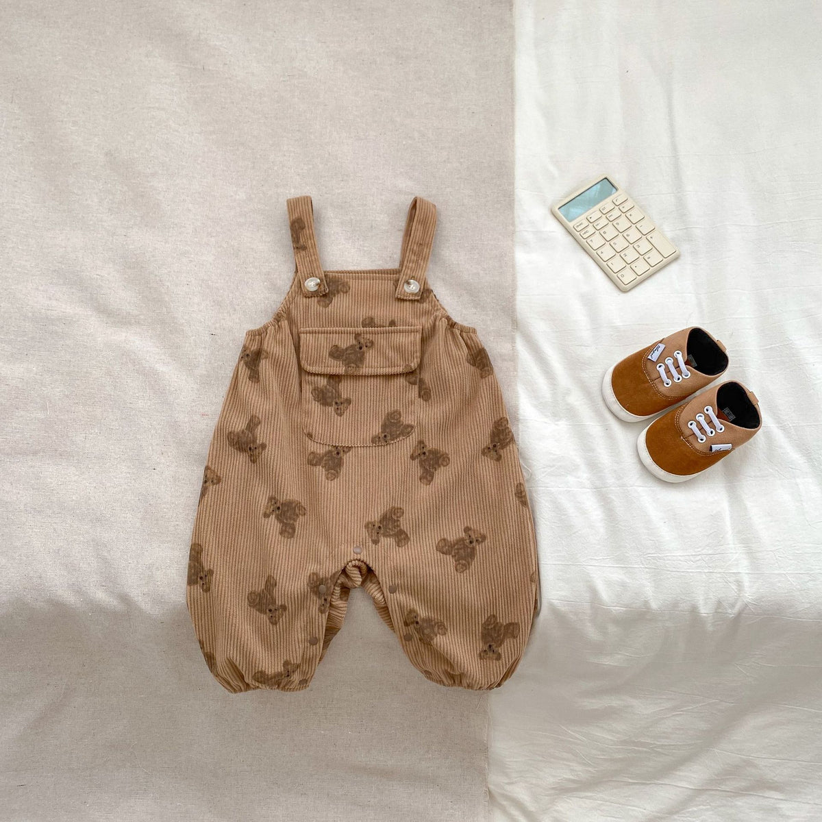 Brown sleeveless bear print baby romper with bib pocket