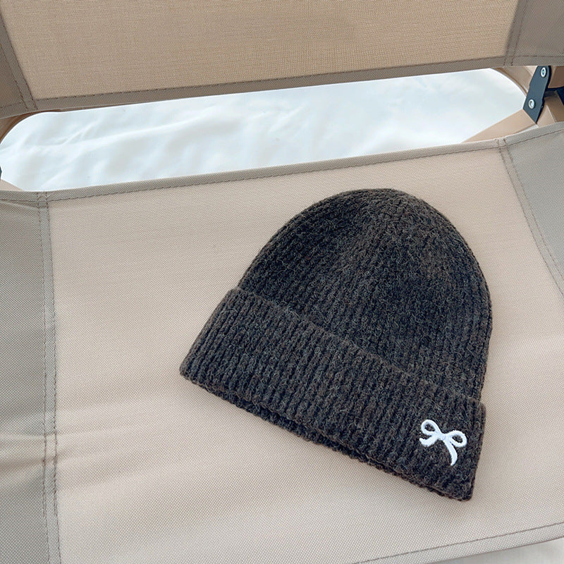 Dark gray ribbed knit beanie with bow