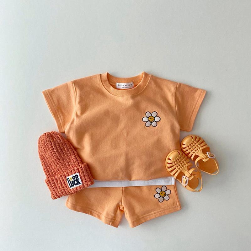 Smiley Daisy T-Shirt & Shorts Set