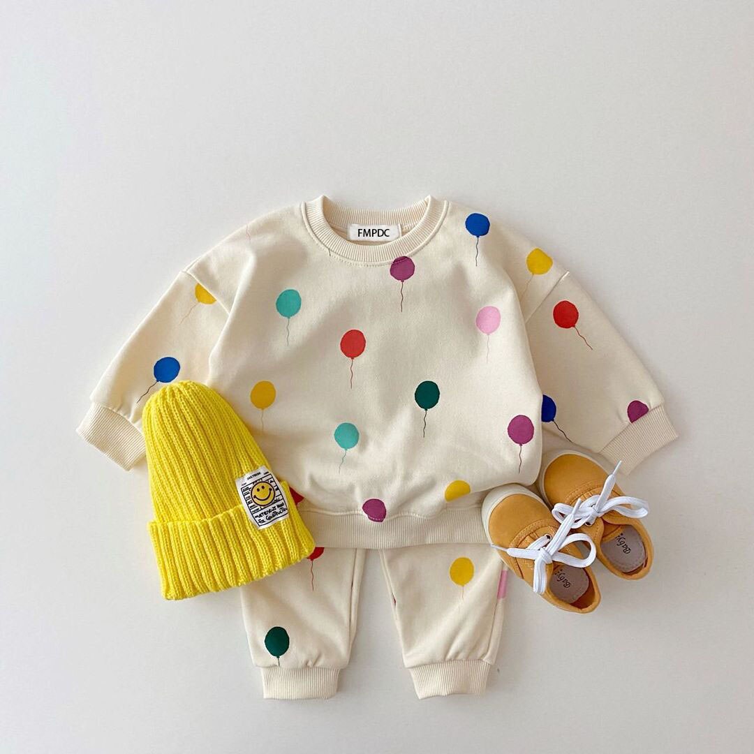 Off-white baby balloon print sweatshirt and pants set with yellow beanie