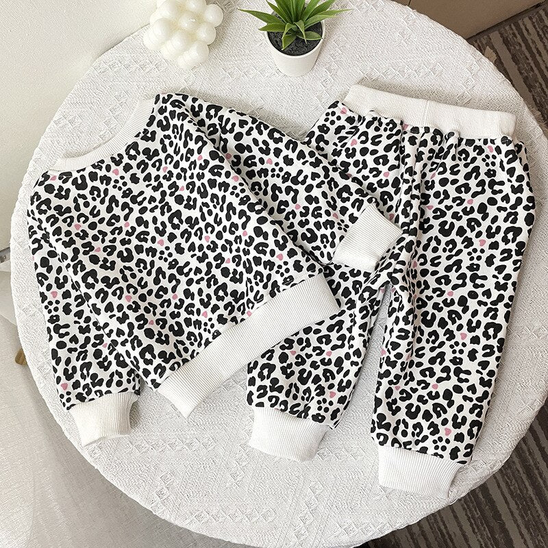 Leopard print set on a round table
