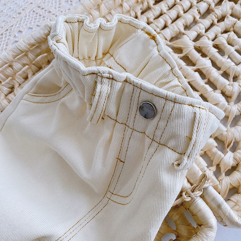 Close-up of frilled paperbag waist