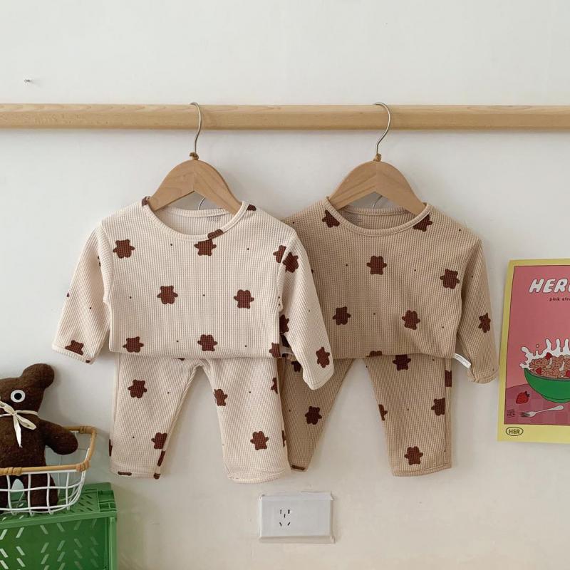 Waffle flower print sets hanging